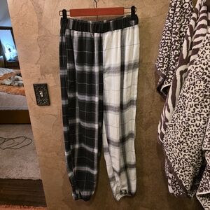 ROMWE Black and White Plaid Pants